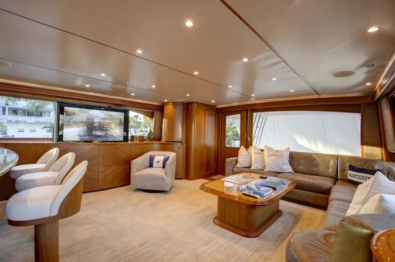 Slide: The Image of Viking 82 Convertible 2010 - 4