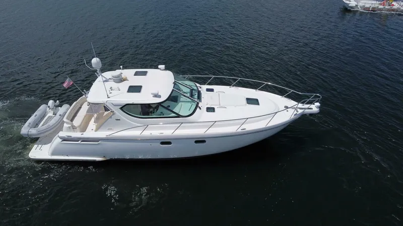 The Image of Tiara 43 Sovran 2006 - 0