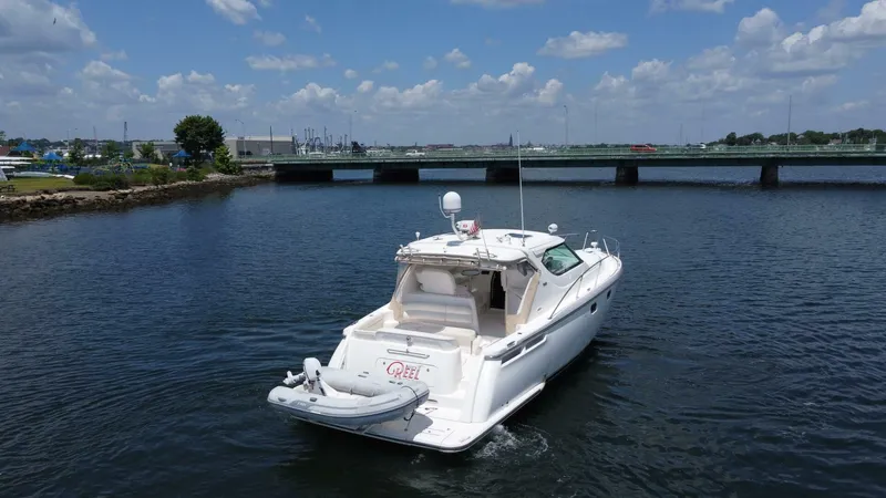 Slide: The Image of Tiara 43 Sovran 2006 - 5
