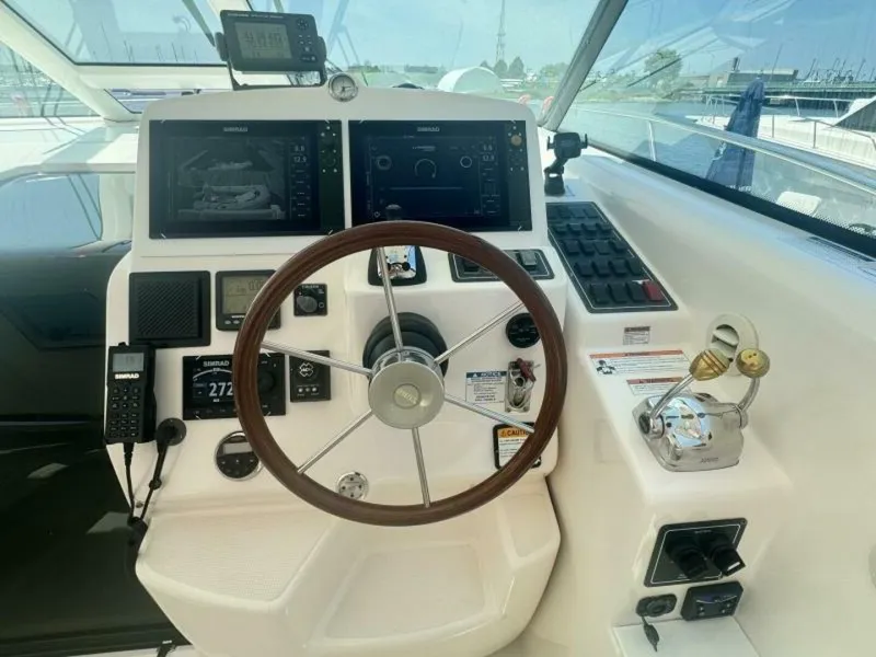 Slide: The Image of Tiara 43 Sovran 2006 - 9