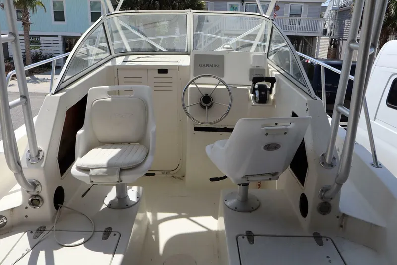 Slide: The Image of Sea Boss 235 Walkaround 2005 - 4