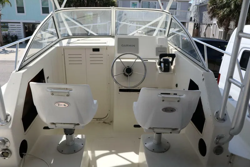 Slide: The Image of Sea Boss 235 Walkaround 2005 - 5