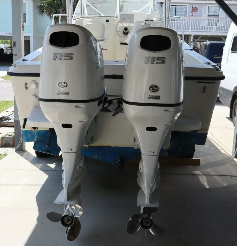 Slide: The Image of Sea Boss 235 Walkaround 2005 - 7