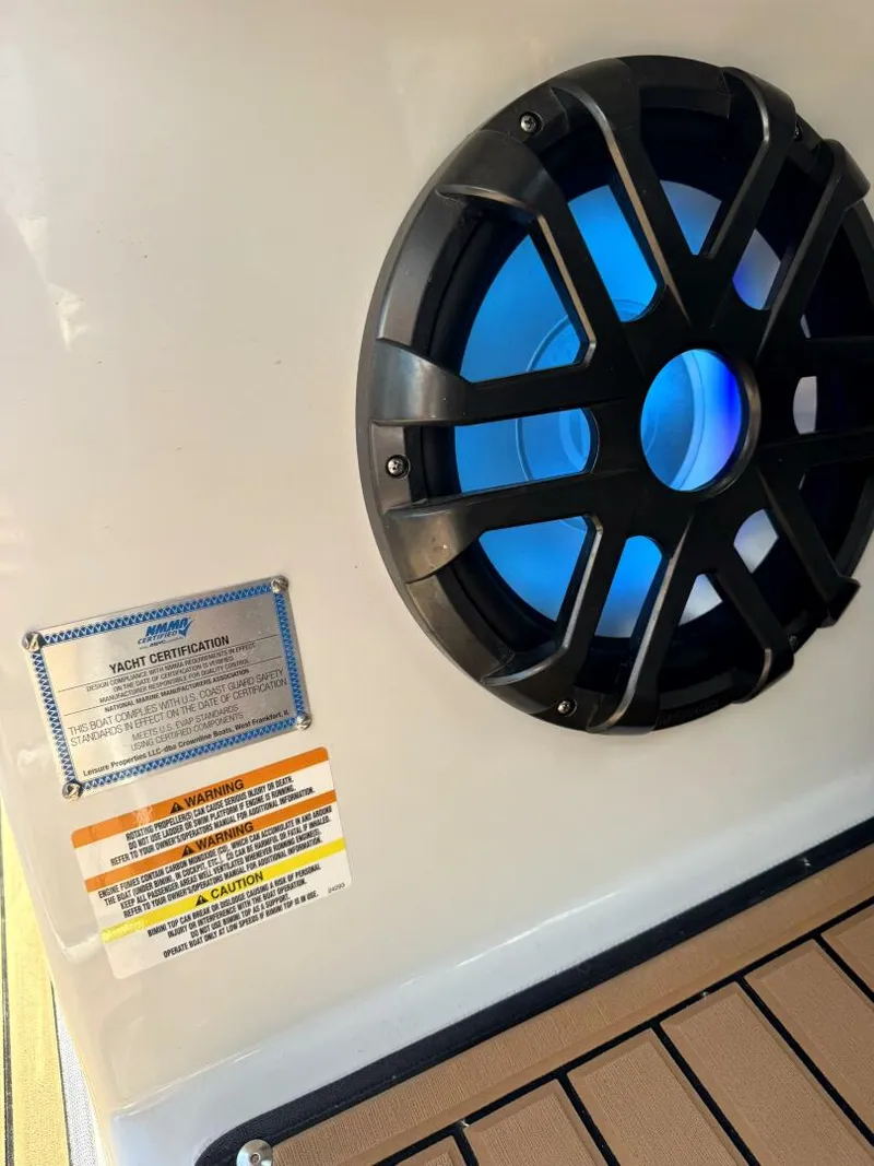 Slide: The Image of Crownline Boats 285 SS 2015 - 23
