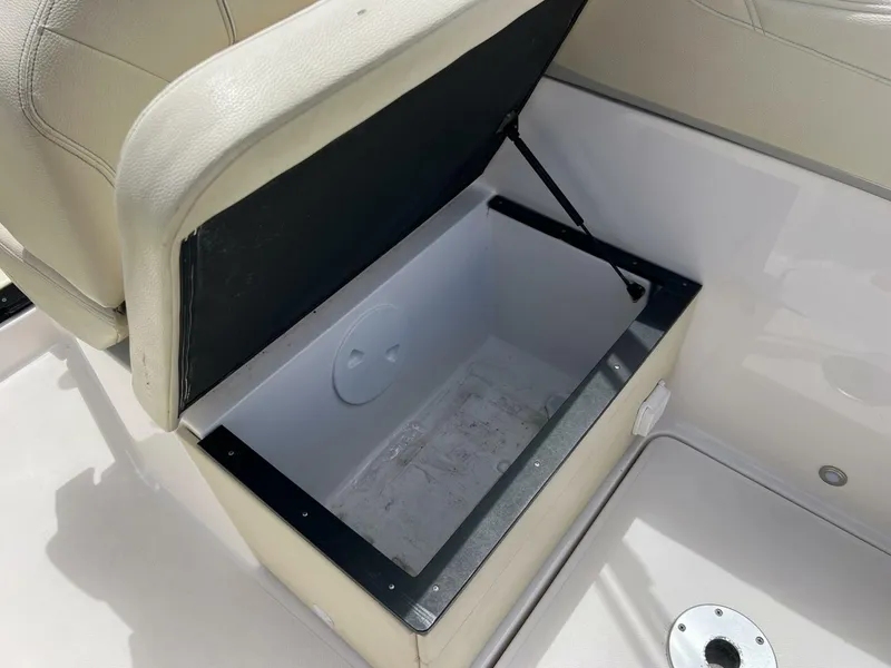 Slide: The Image of Regal 26 XO 2019 - 29