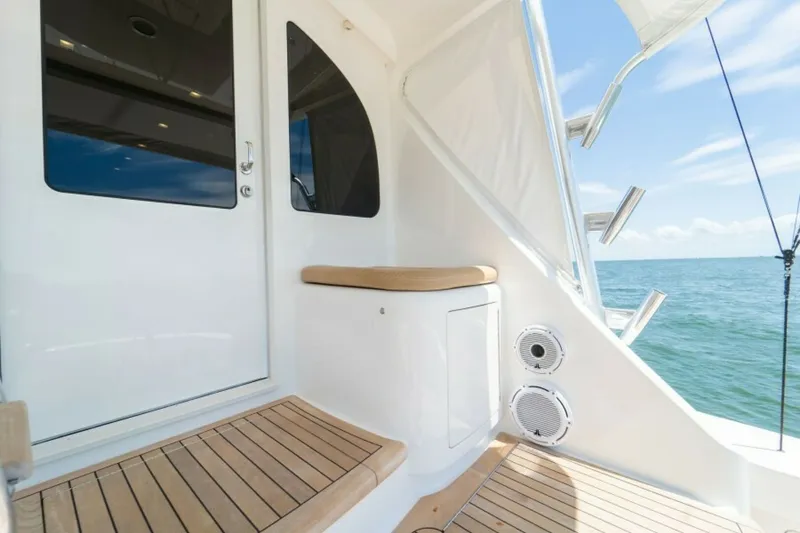 Slide: The Image of Viking 72 Convertible 2018 - 15