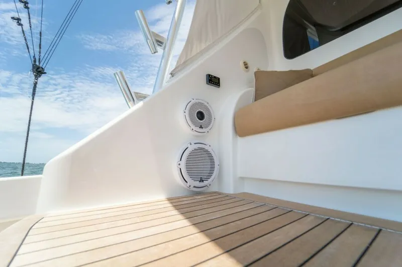 Slide: The Image of Viking 72 Convertible 2018 - 16