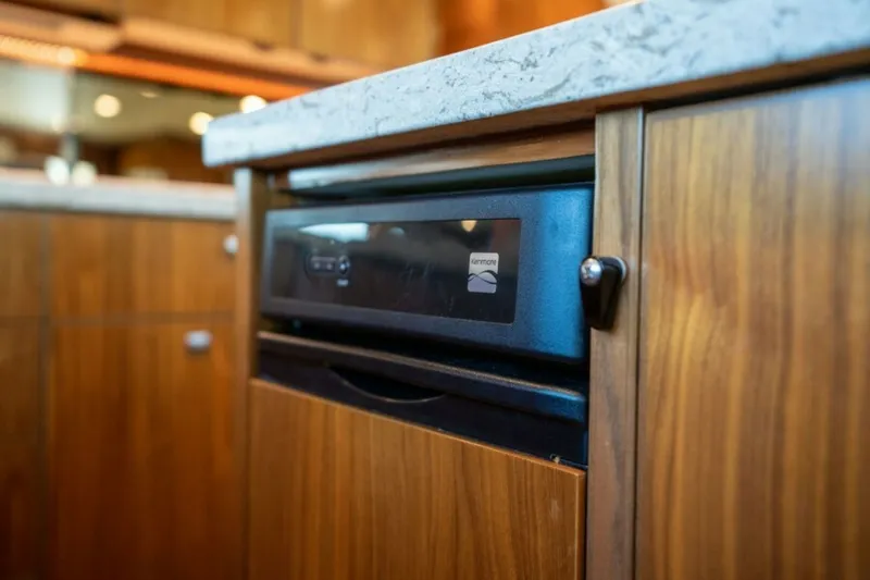Slide: The Image of Viking 72 Convertible 2018 - 32