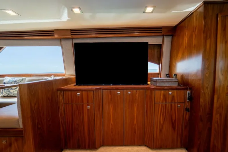 Slide: The Image of Viking 72 Convertible 2018 - 36