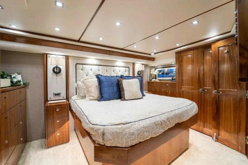Slide: The Image of Viking 72 Convertible 2018 - 41