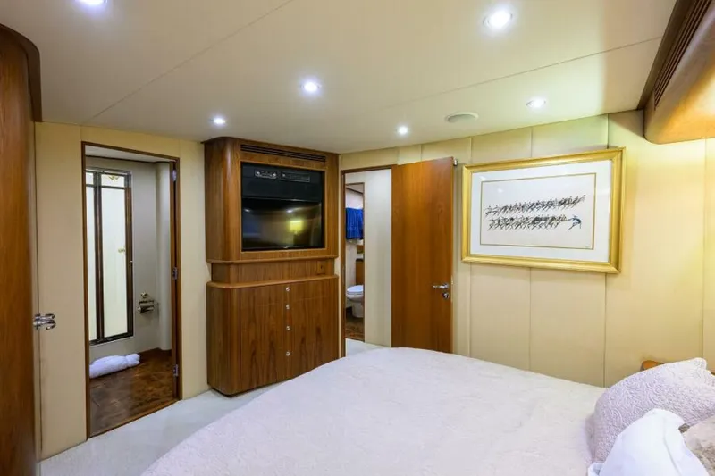 Slide: The Image of Merritt Yachts 72 Convertible 2004 - 16
