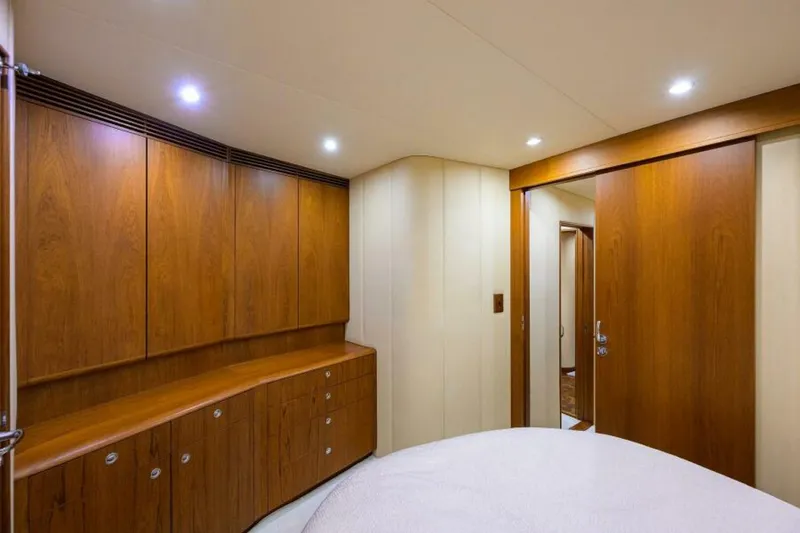 Slide: The Image of Merritt Yachts 72 Convertible 2004 - 21