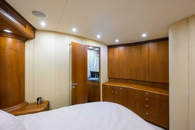 Slide: The Image of Merritt Yachts 72 Convertible 2004 - 22