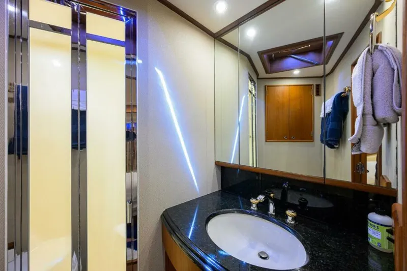 Slide: The Image of Merritt Yachts 72 Convertible 2004 - 23
