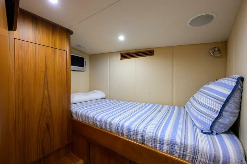 Slide: The Image of Merritt Yachts 72 Convertible 2004 - 24