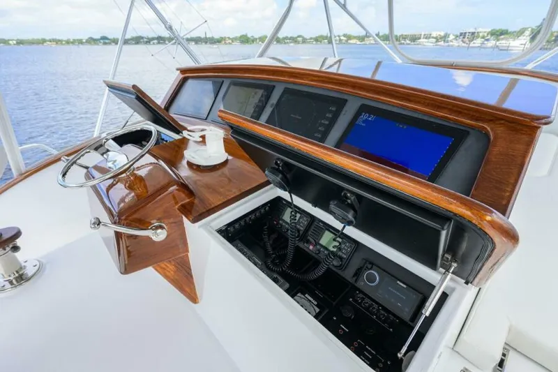 Slide: The Image of Merritt Yachts 72 Convertible 2004 - 34