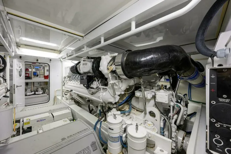 Slide: The Image of Merritt Yachts 72 Convertible 2004 - 55