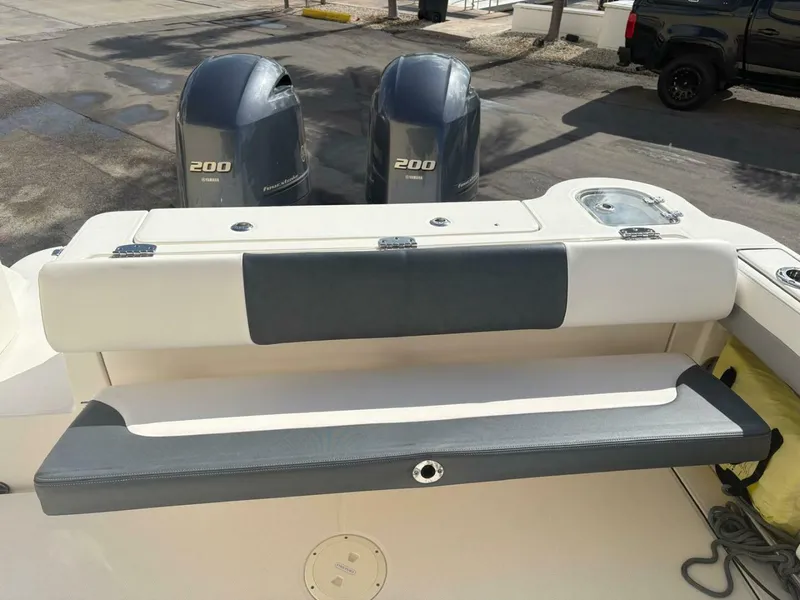 Slide: The Image of Robalo R247 Dual Console 2021 - 18