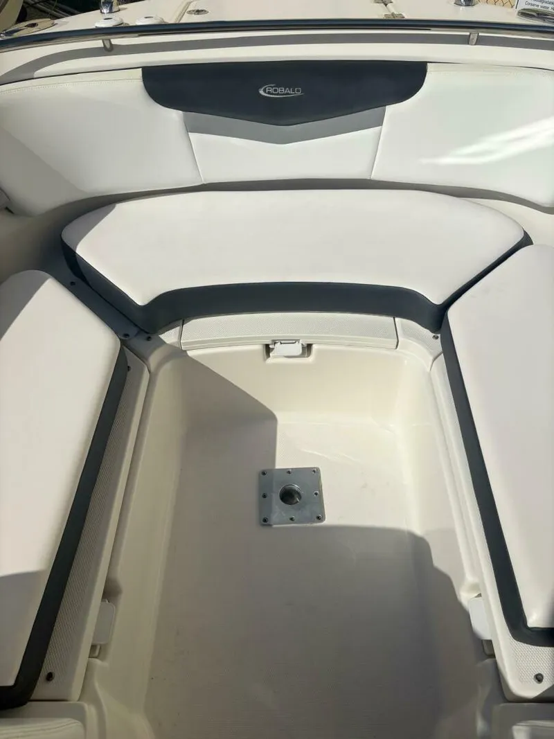 Slide: The Image of Robalo R247 Dual Console 2021 - 25