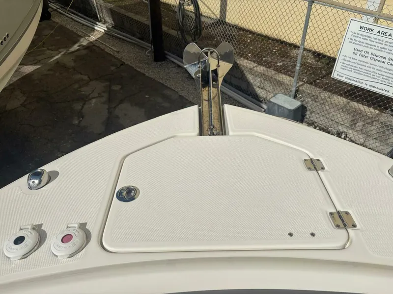 Slide: The Image of Robalo R247 Dual Console 2021 - 26