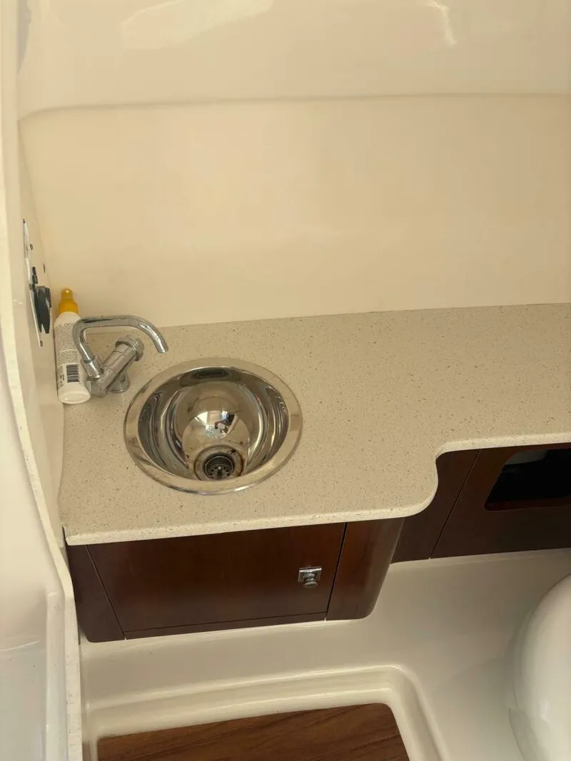 Slide: The Image of Robalo R247 Dual Console 2021 - 5