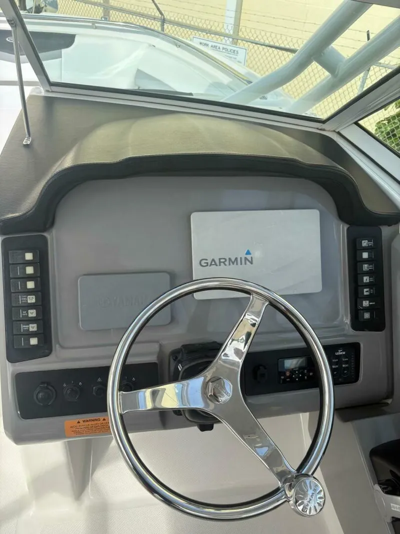 Slide: The Image of Robalo R247 Dual Console 2021 - 7