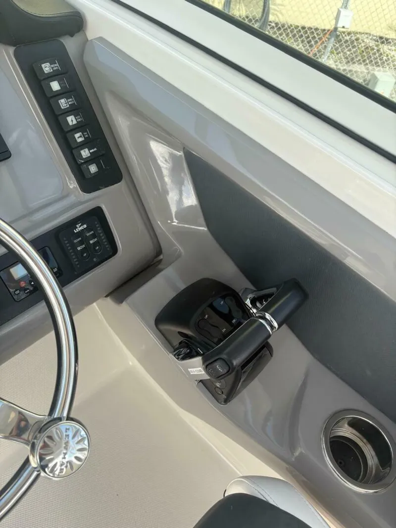 Slide: The Image of Robalo R247 Dual Console 2021 - 8