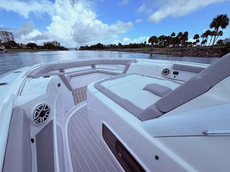 Slide: The Image of Carver Yachts 43 Motor Yacht 2006 - 31