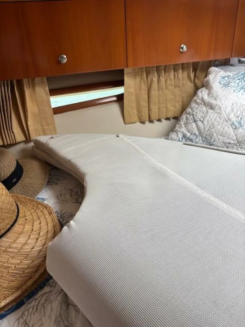 Slide: The Image of Carver Yachts 43 Motor Yacht 2006 - 72