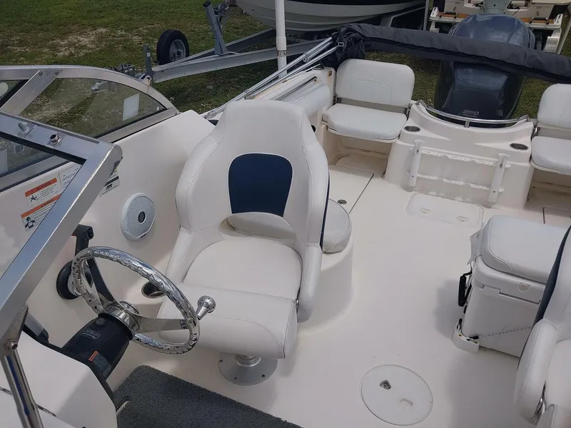 Slide: The Image of Wellcraft Sportsman 250 2008 - 6