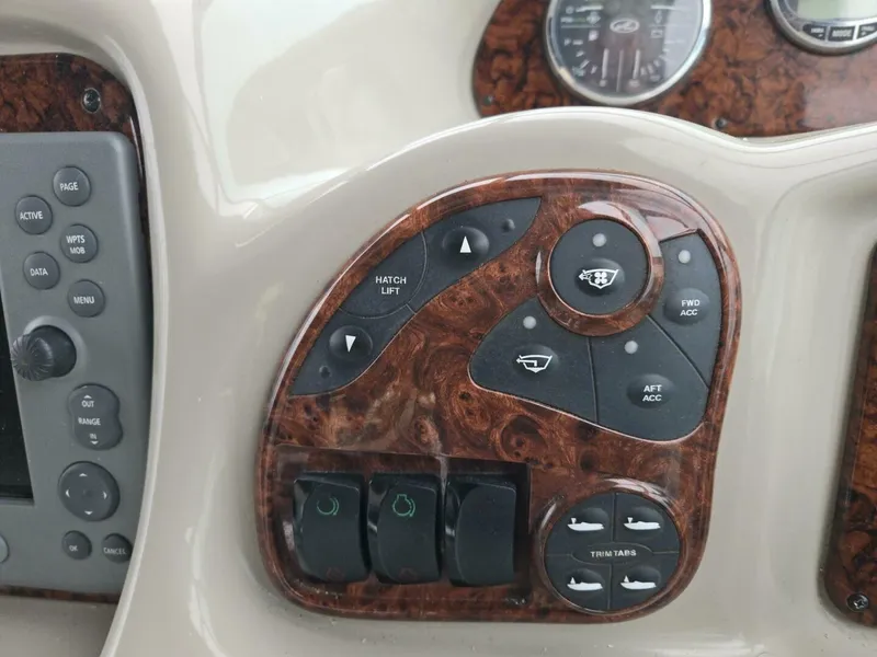 Slide: The Image of Sea Ray 320 Sundancer 2006 - 13
