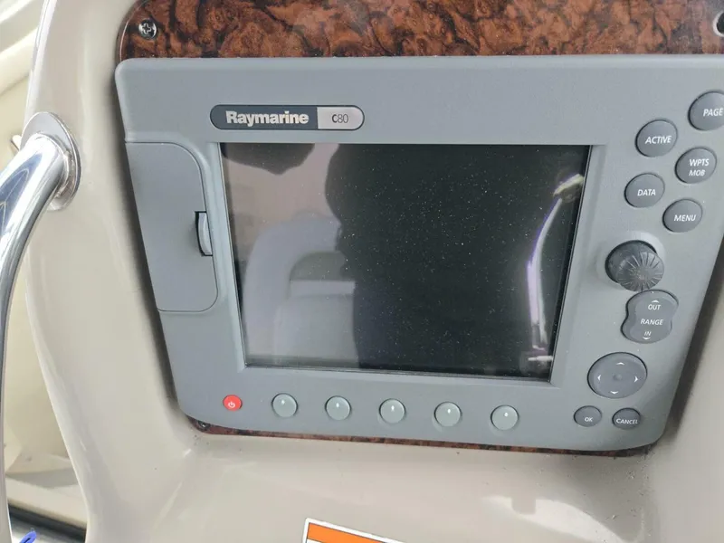 Slide: The Image of Sea Ray 320 Sundancer 2006 - 14