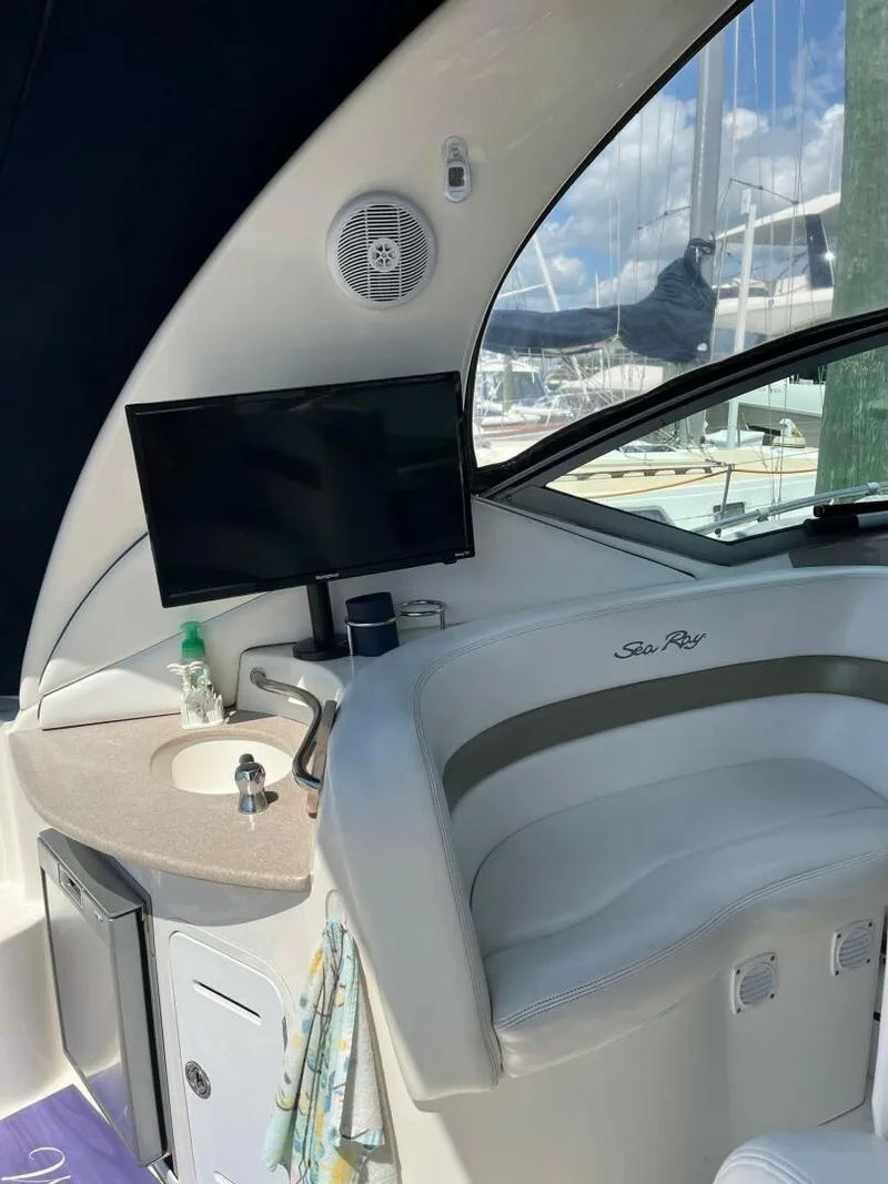 Slide: The Image of Sea Ray 320 Sundancer 2006 - 21