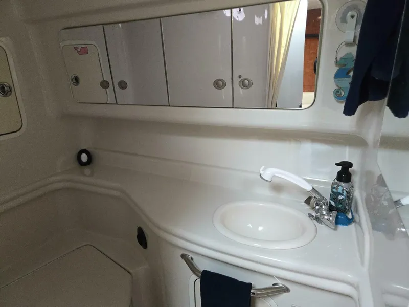 Slide: The Image of Sea Ray 320 Sundancer 2006 - 27