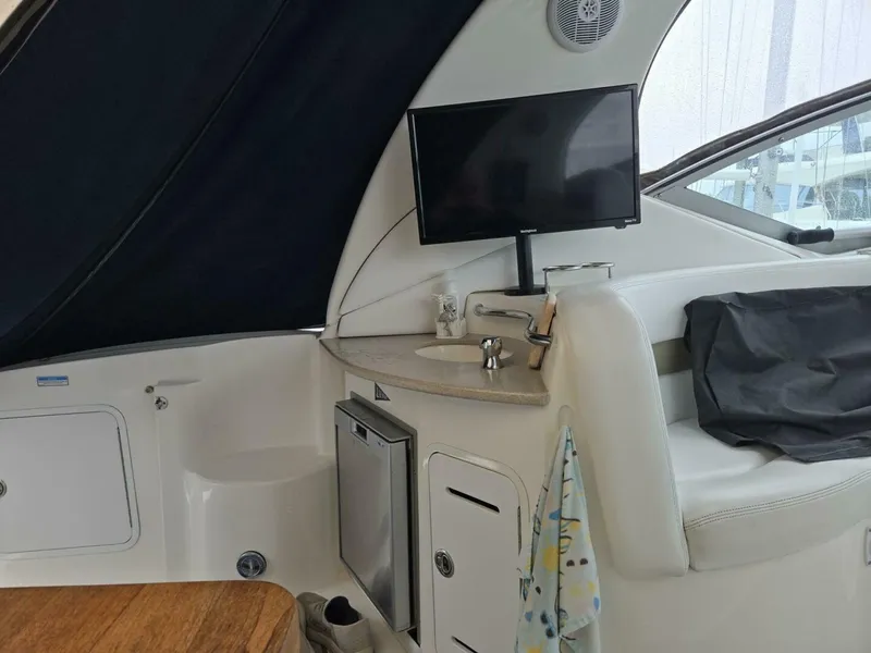 Slide: The Image of Sea Ray 320 Sundancer 2006 - 7