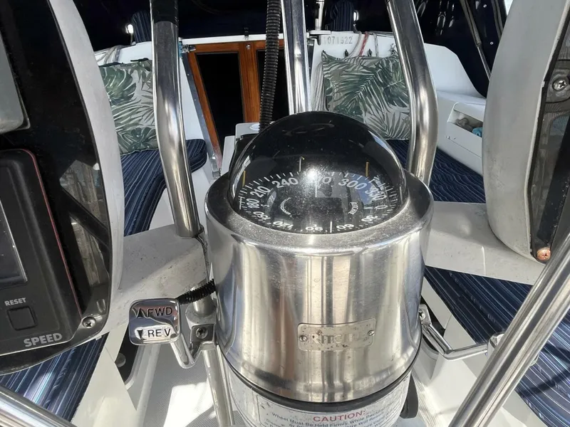 Slide: The Image of Catalina 42 MK II 1999 - 18