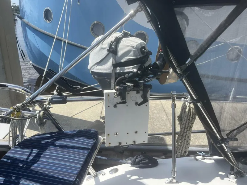 Slide: The Image of Catalina 42 MK II 1999 - 23