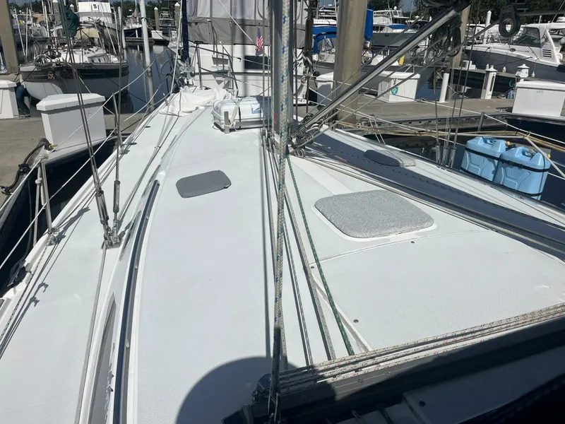 Slide: The Image of Catalina 42 MK II 1999 - 29