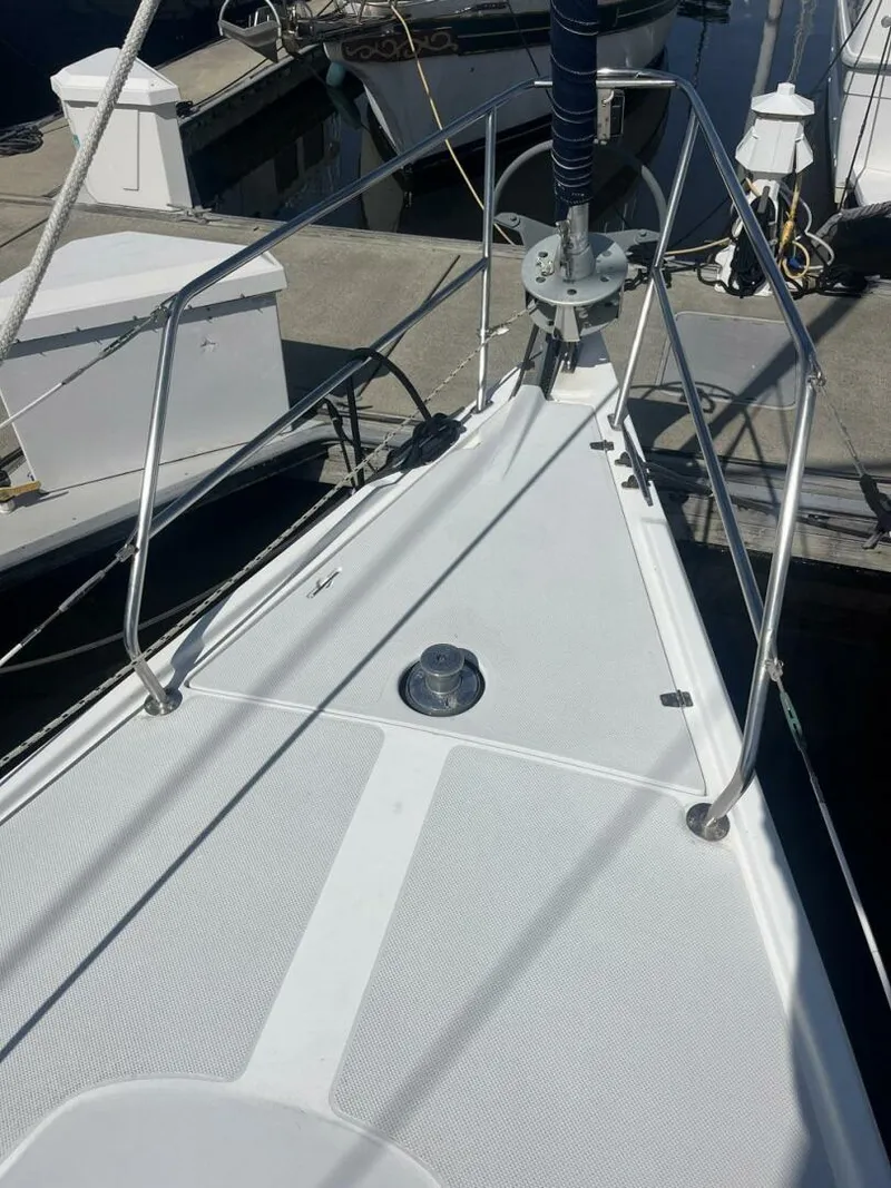 Slide: The Image of Catalina 42 MK II 1999 - 30