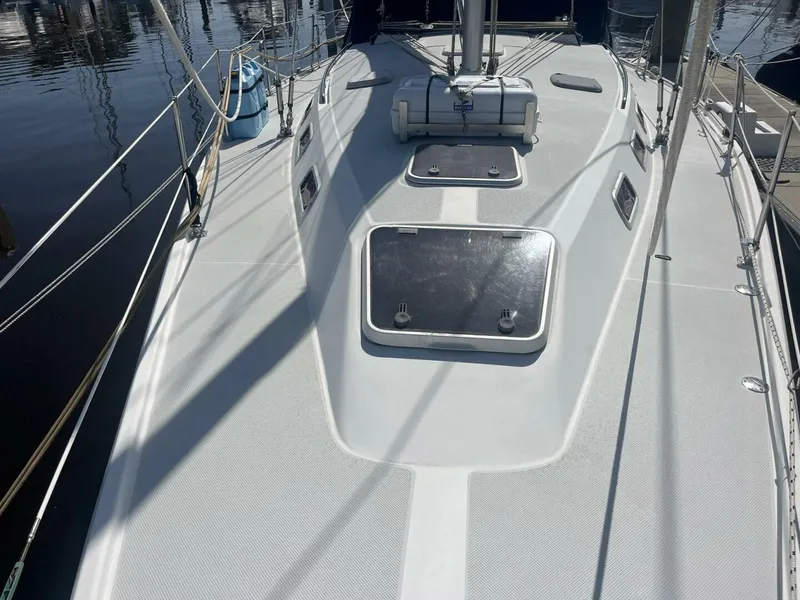 Slide: The Image of Catalina 42 MK II 1999 - 33