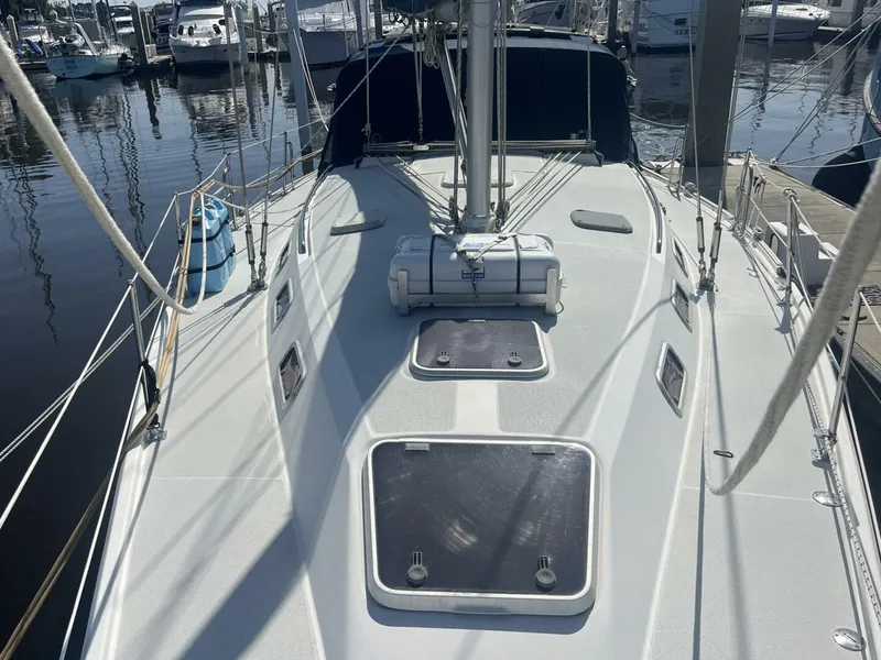 Slide: The Image of Catalina 42 MK II 1999 - 34