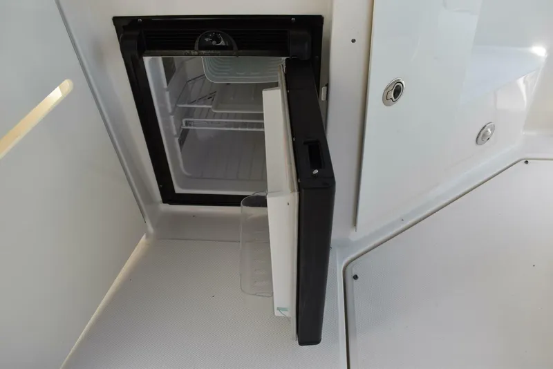 Slide: The Image of Sea Ray 310 Sundancer 2011 - 16