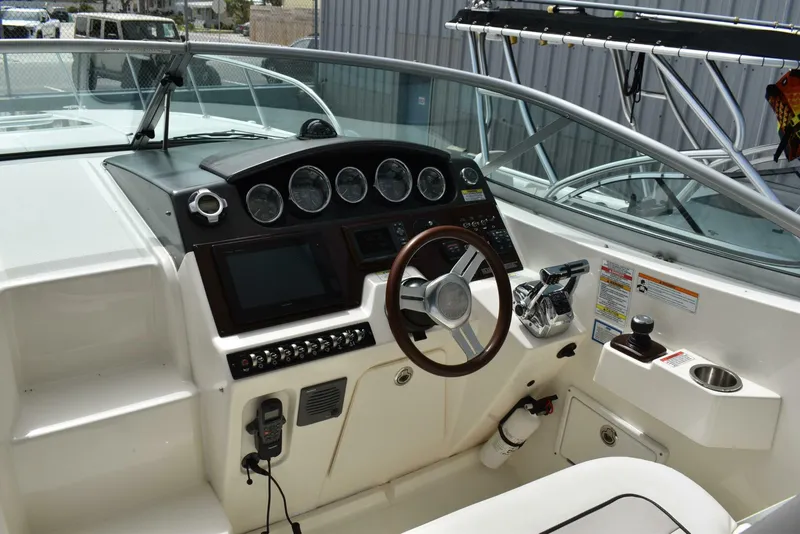 Slide: The Image of Sea Ray 310 Sundancer 2011 - 19