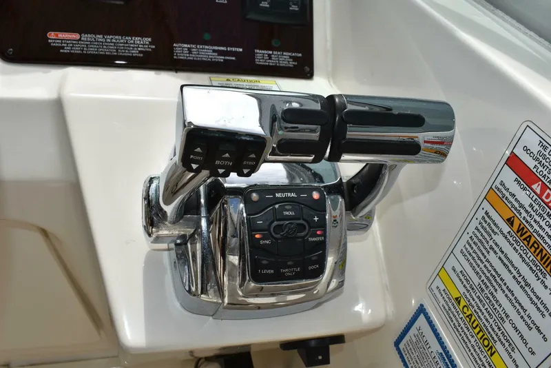 Slide: The Image of Sea Ray 310 Sundancer 2011 - 24