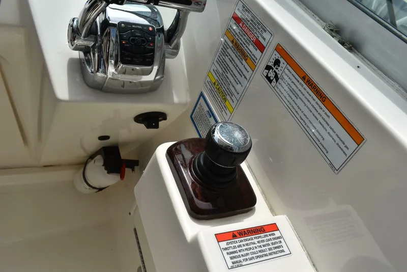 Slide: The Image of Sea Ray 310 Sundancer 2011 - 25