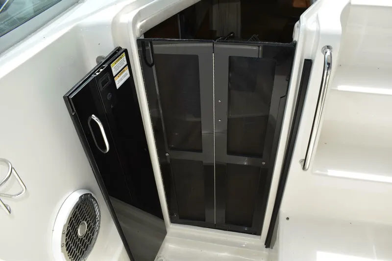 Slide: The Image of Sea Ray 310 Sundancer 2011 - 35