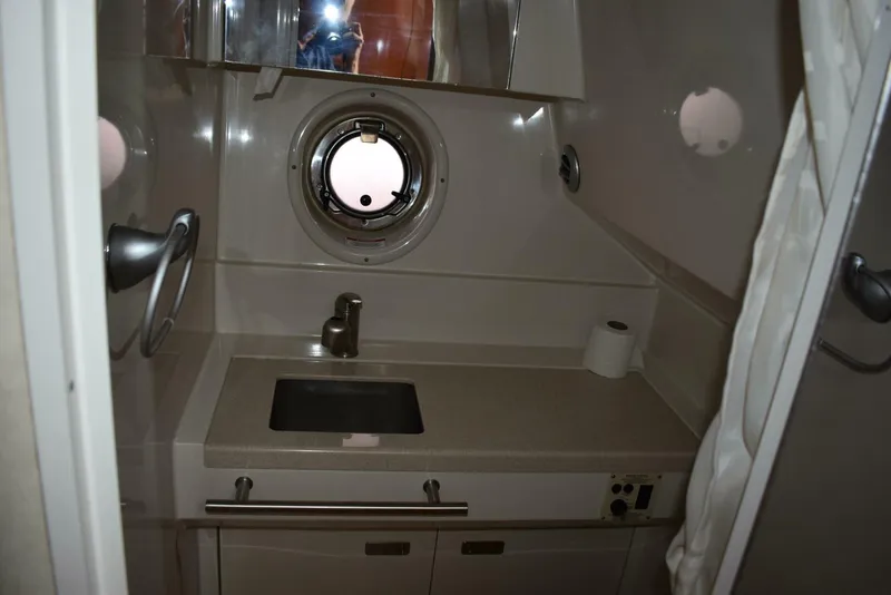 Slide: The Image of Sea Ray 310 Sundancer 2011 - 40