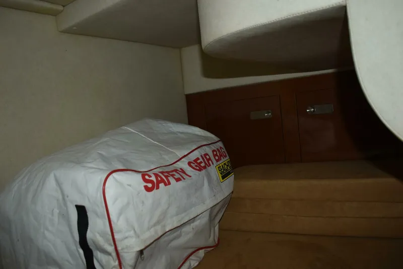 Slide: The Image of Sea Ray 310 Sundancer 2011 - 51