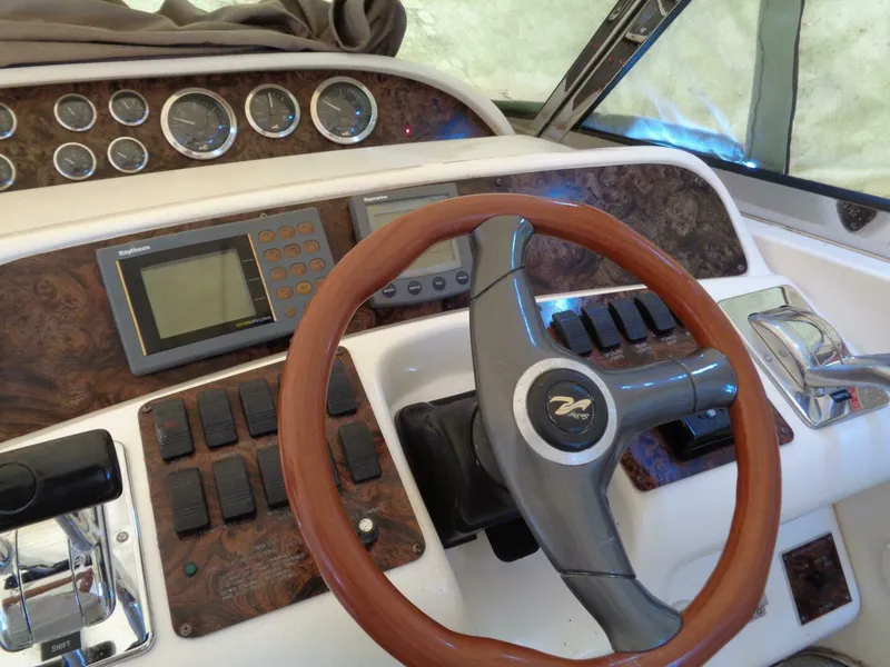 Slide: The Image of Sea Ray 370 Sundancer 1997 - 10
