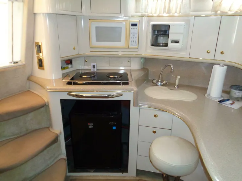 Slide: The Image of Sea Ray 370 Sundancer 1997 - 13